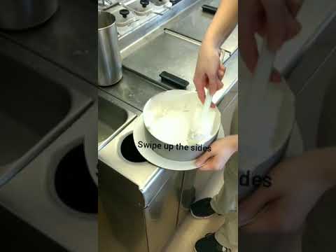 How to Make and Decorate a Dairy Queen Ice cream Cake