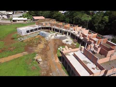 Imagens aéreas da construção da nova Escola Municipal de Salto Veloso, Santa Catarina.