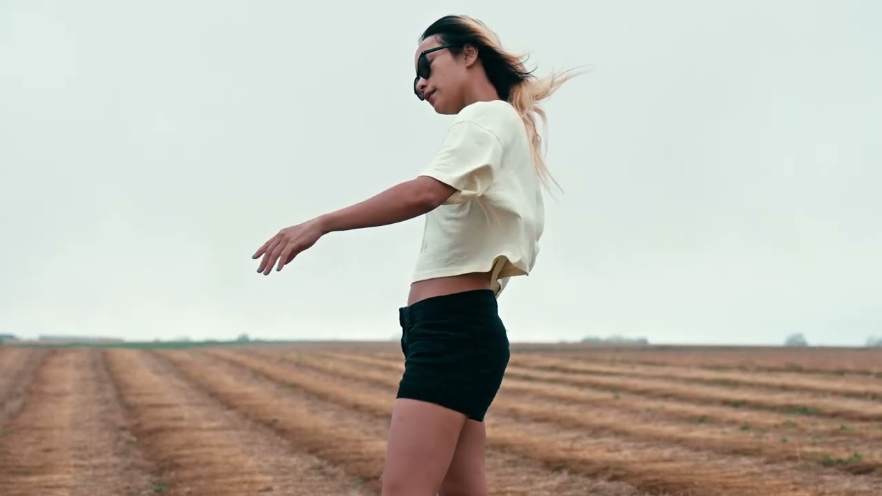 Vidéo Never Enough, Compagnie Yadre