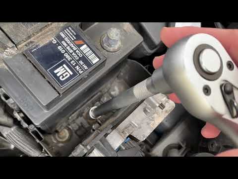 Car battery replacement (GM / Varta) - starter battery replacement Opel Corsa E instructions