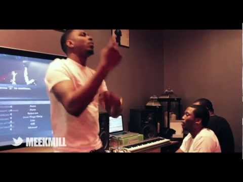 MEEK MILL AND LOS FREESTYLE IN STUDIO