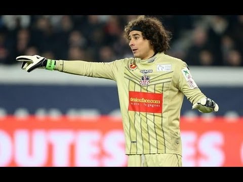 Memo Ochoa Detien Penal vs Lyon y se Convierte en el Heroe del Partido  vs PSG (18/8/2013)