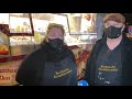 Oliebollenkraamhouders  George en Helen willen weer kermis