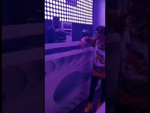 CLASH SAFAREL OBIANG V/S RODNEY MOKETONGA  CLASH D'ANIMATION Au Mont Blanc discothèque d'Abidjan