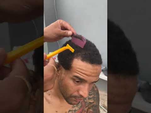 Como cortar cabelo com prestobarba.   criador corte trator 🚜