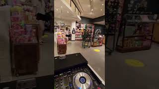 Download lagu DJ Gig at Lush Store Roseville Galleria 4/30/23. mp3