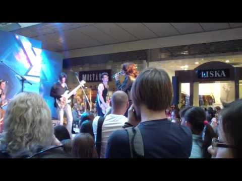 Celeste Buckingham & King Shaolin - Crushin' My Fairytale (Aupark-BA, 22.3.2014)