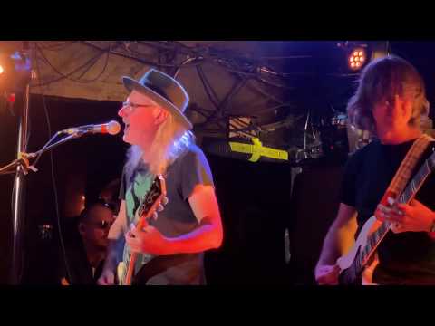 Iggy And Angus video
