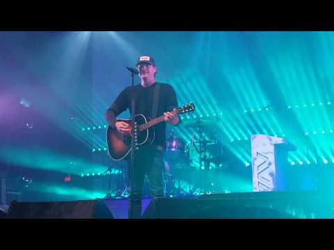 Tom Delonge performing Blink-182