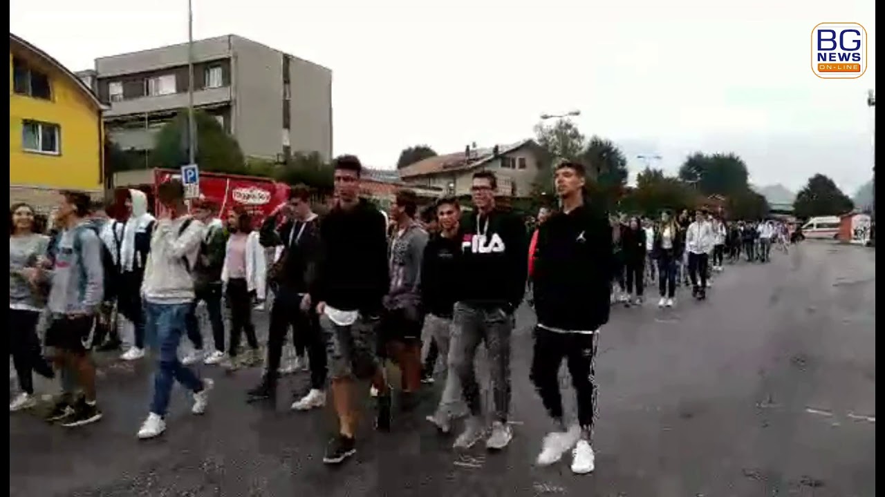 Studenti in marcia per ricordare Luigi