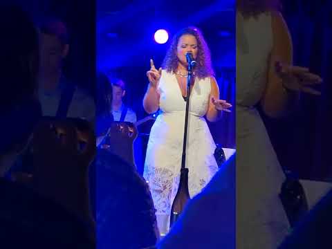 Kimberley Locke sings Feel The Love, live performance