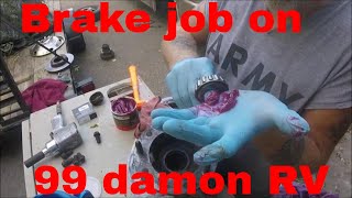 HOW TO DO A BRAKE JOB ON A 99 DAMON RV, P30 CALIPERS, ROTORS, BRAKE PADS, REPACK BEARINGS SEALS