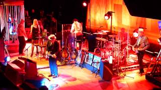 Elvis Costello plays "You Belong To Me", "The Last Time" &amp; "(I. D. W. T. G. T.) Chelsea"