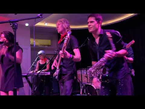 Locos Party Band video.