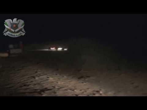 توجه رتل من ألوية الفاتح الى احدى الجبهات في ريف حماة الشرقي ضمن معركة قادمون