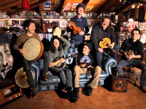 download lagu mp3 mp4 Chiagne E Fotte, download mp3 Chiagne E Fotte free downloadn, video klip Chiagne E Fotte