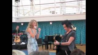 THE ALLURE OF TAYLOR SWIFT! &quot;Story of Us&quot; Live!