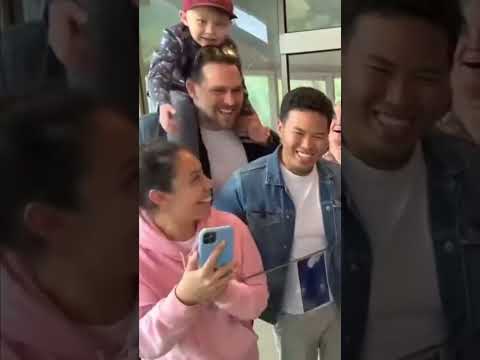 Amazing hugging both babies 💥🎉