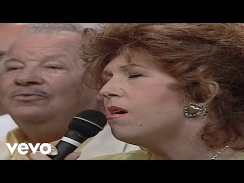 Bill & Gloria Gaither - Hear the Voice of My Beloved [Live] ft. Cynthia Clawson
