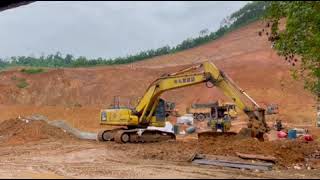 Excavator working in the rain | Construction & Machines