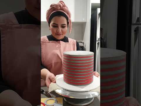 Striped cake tutorial/ cake decorating