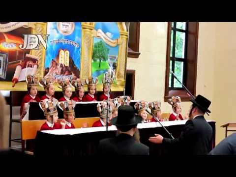 Viznitz Rebbe Attending Chumash Seudah In Monsey - Sivan 5774