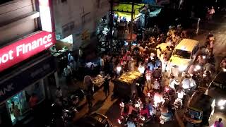 preview picture of video 'Kalka bazaar main 2 yovko ke beach marpet ke badd lga traffic jaam'
