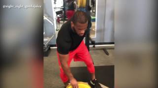 Alabama TE, O.J. Howard, Flips and Catches 55-Pound Weights With One Hand