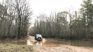 preview picture of video 'Jeep Patriot Off Road Water Crossing'