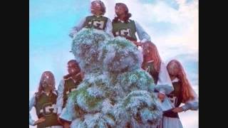 Sleigh Bells - Tell Em video