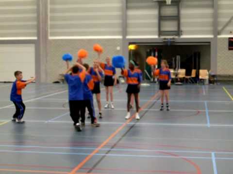 Fiks D2 jeugd als cheerleaders