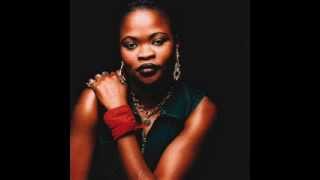 Macire Sylla la reine de la music guineenne.Love Guinee music