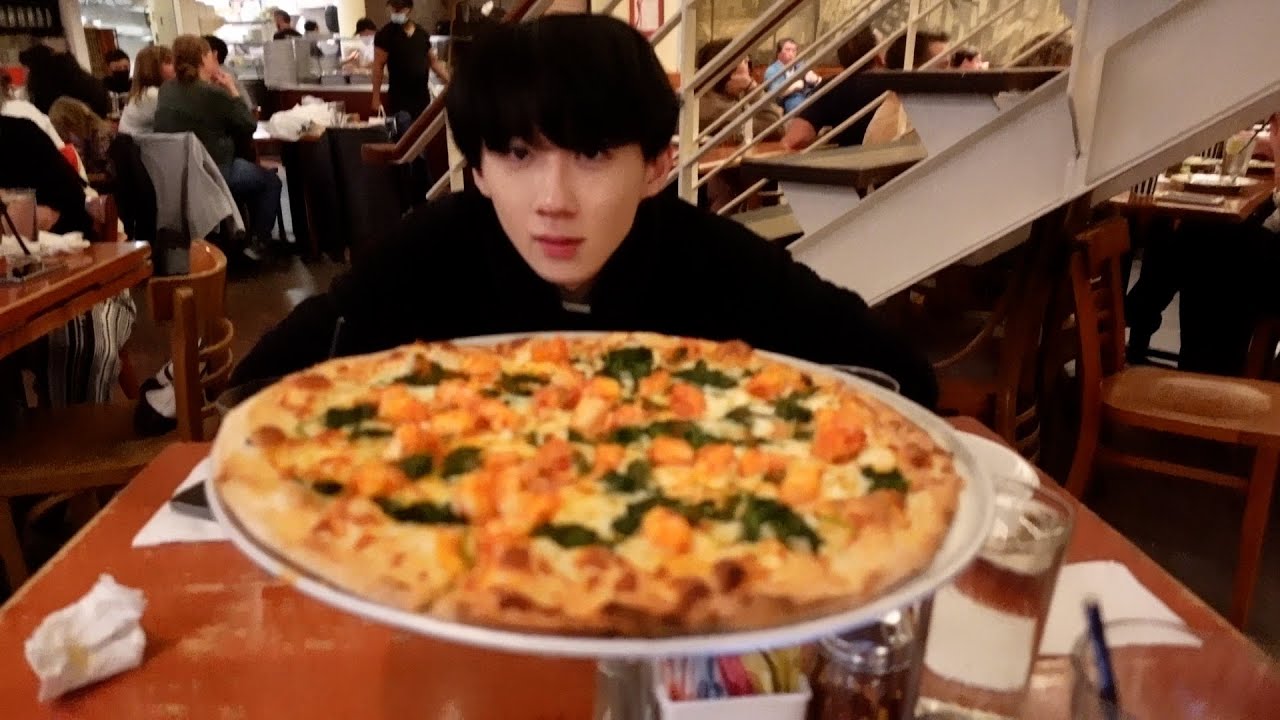 アメリカのデカすぎるピザ食ってみた