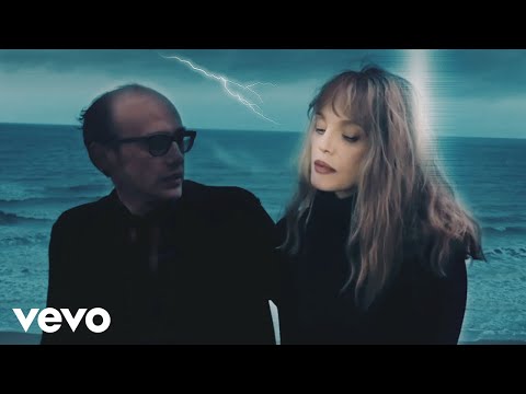 Arielle Dombasle, Nicolas Ker - I'm Not Here Anymore (Clip officiel)