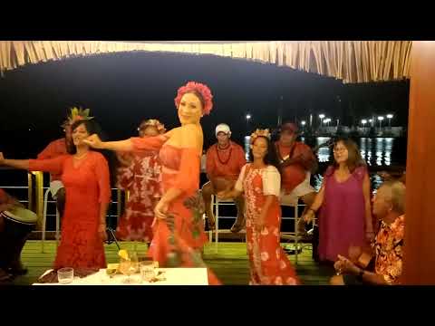 Shelby Hunter & friends - Tahitian Dance  at Le Moana/Te Honu Tahiti