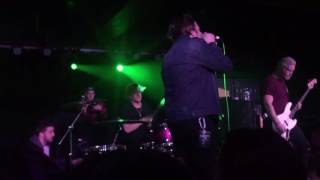 Too Close to Touch - Perfect World (live)