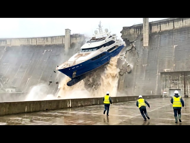 Idiots In Boats Caught on Camera SDDEFAULT Thumbnail