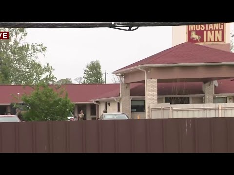 Man taken into custody after SWAT standoff at Houston hotel