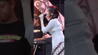 Download lagu Duet Diffen PUJANINGSIH #omadella #dangdut #hennyadella #fendikadella #difarinaindraadella mp3