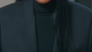 Petit tips de #NaomiCampbell : roulez et sculptez ! #Vogue #Inthebag #Skincaretips