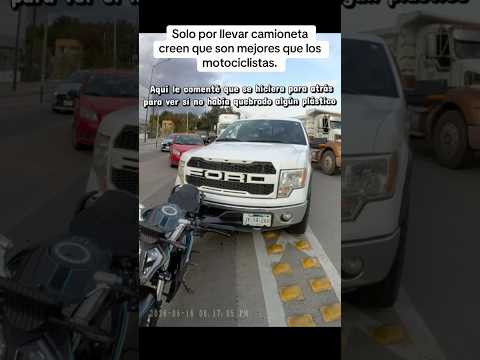 Parando en seco a conductor que aventó lámina a biker en la carretera.