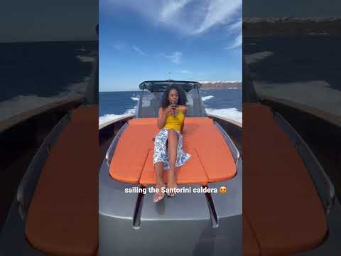 Sailing The Santorini Caldera ⛵️