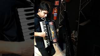 Fenômeno Giovani Sanfoneiro Tocando sucessos de Voninho Xote bailão #baile