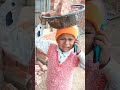 हमार मेहरारू गोलगप्पा खा रही है हम यहा