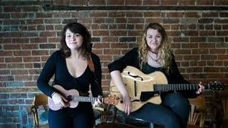 Les Soeurs Boulay present " Par le Chignon du Cou".
