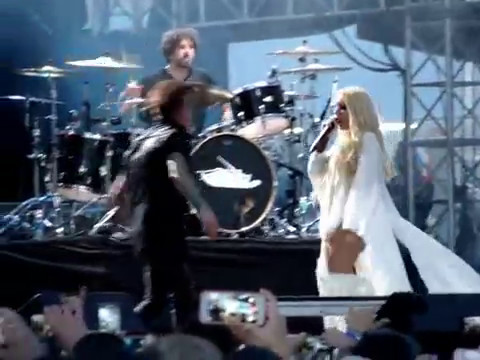 Papa Roach - ''Gravity'' (feat. Maria Brink) @ Fort Rock 2017