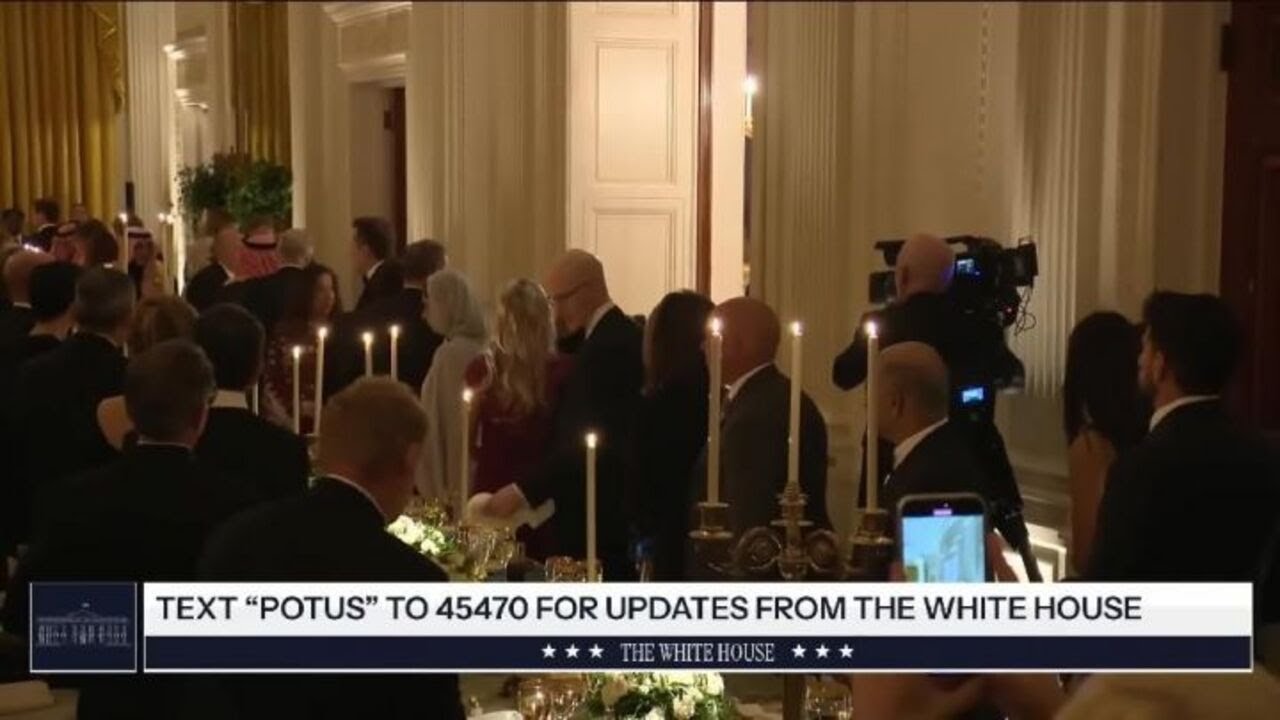 Trump saluta Elon Musk con un buffetto alla cena di Gala in onore di bin Salman alla Casa Bianca