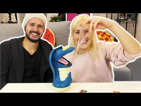 EKLIGE SCHLEIM SCHLANGE BEISST ZU! Kaan & Nina müssen ins Maul der Cobra greifen! Beurky Sneaky