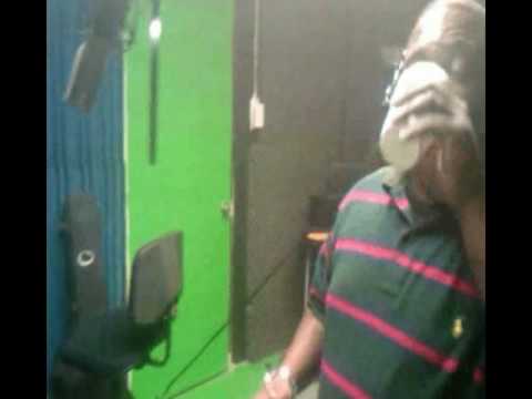 Chilly C  the Paperchaser   On Top of the World (in studio flow)