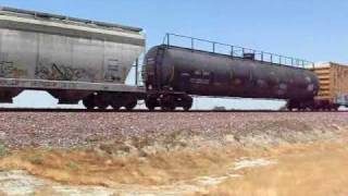 preview picture of video 'BNSF 4350 manifest freight east [HQ]'